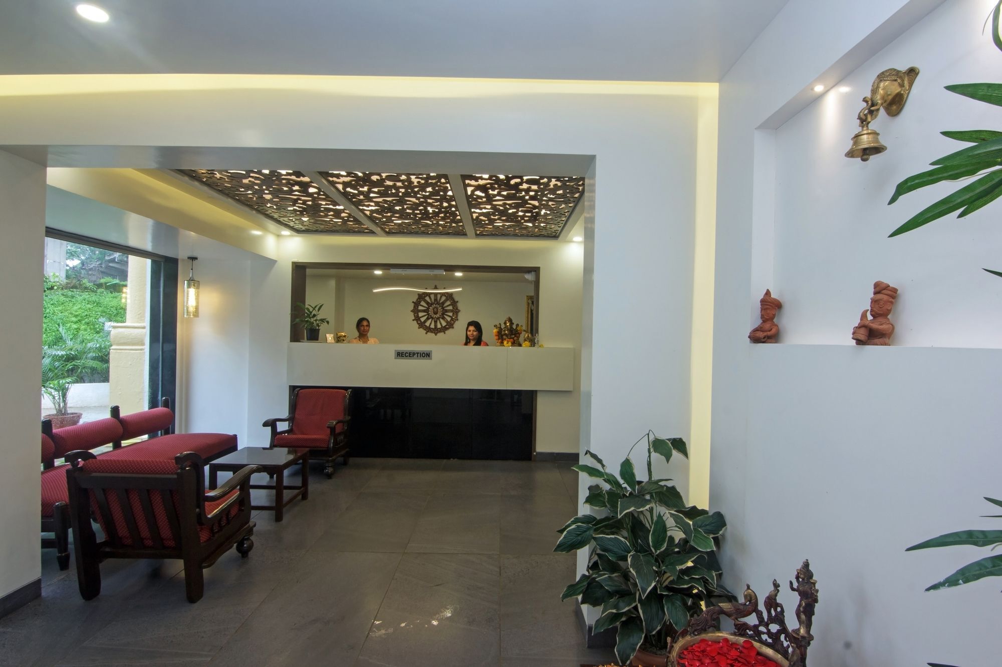 Oyo 9806 Hotel Arvi Лонавала Экстерьер фото